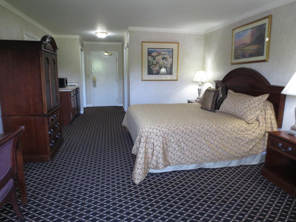 Roosevelt Inn & Suites Saratoga Springs Ballston Spa Экстерьер фото