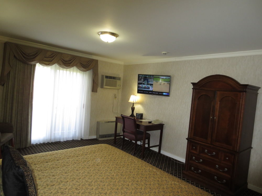 Roosevelt Inn & Suites Saratoga Springs Ballston Spa Экстерьер фото