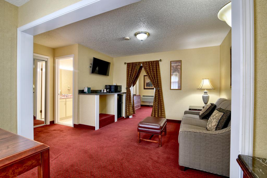 Roosevelt Inn & Suites Saratoga Springs Ballston Spa Экстерьер фото