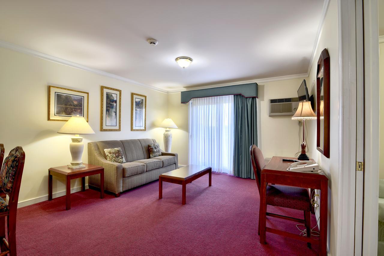 Roosevelt Inn & Suites Saratoga Springs Ballston Spa Экстерьер фото